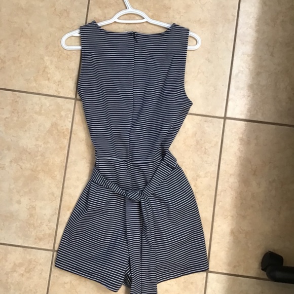 Striped Gap Romper with Pockets - Picture 4 of 4
